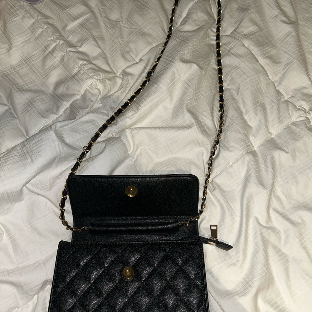 Elegant Black Quilted Chain Shoulder Bag